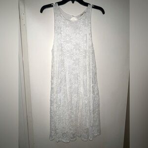 Women’s white lace Ginger G size medium dress, perfect for brides